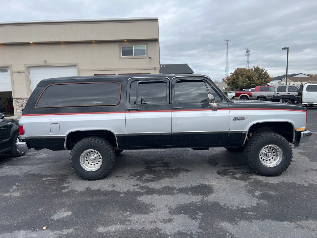 1985 GMC Suburban Image 3