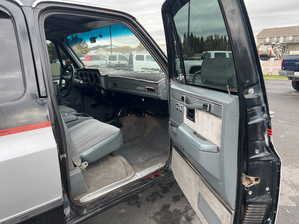 1985 GMC Suburban Image 10