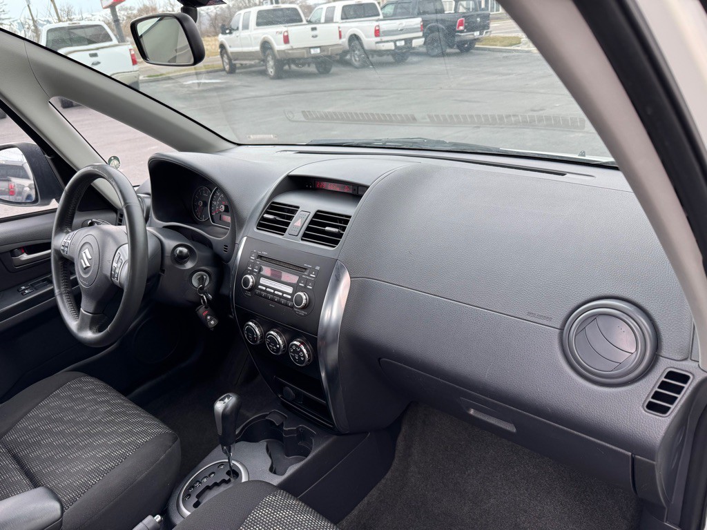 2008 Suzuki SX4 Image 12