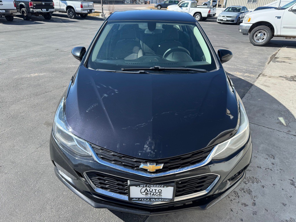 2018 Chevrolet Cruze Image 2