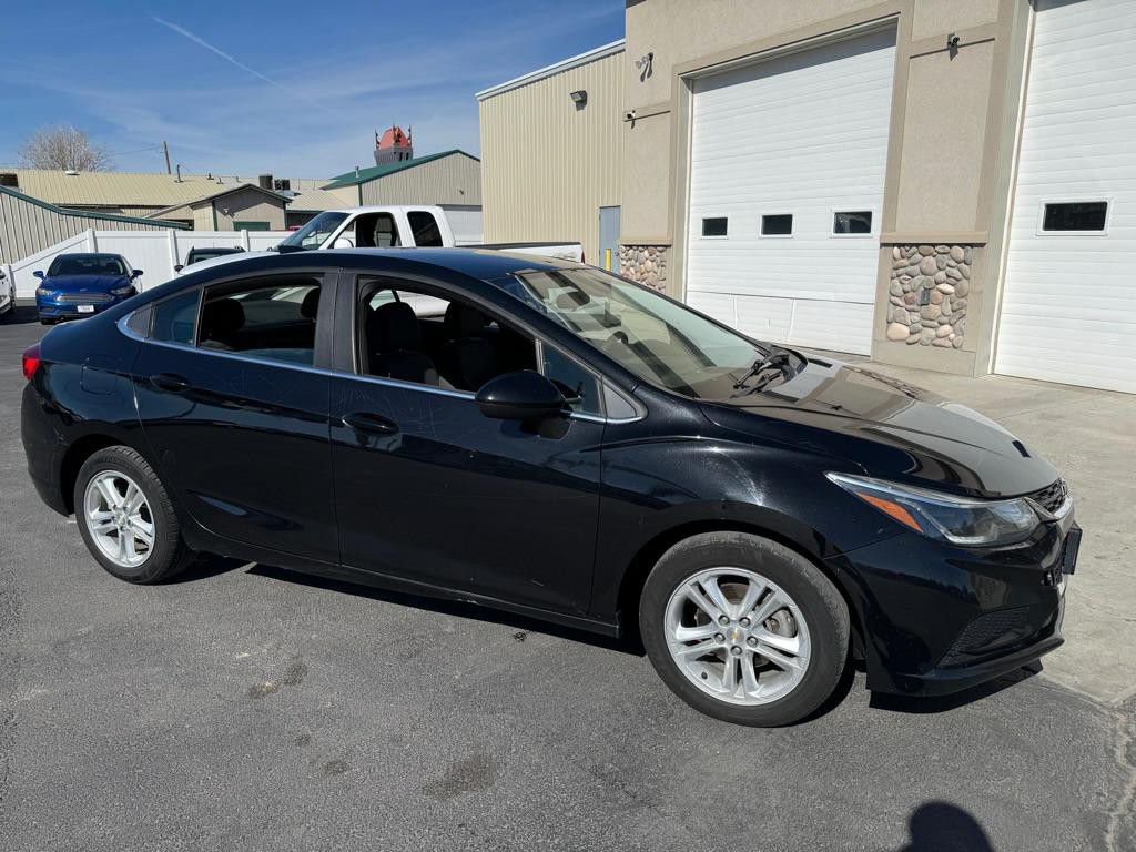 2018 Chevrolet Cruze Image 3