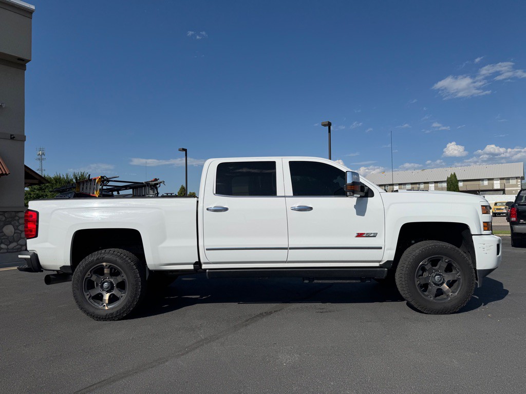 2016 Chevrolet Silverado 1500 Image 2