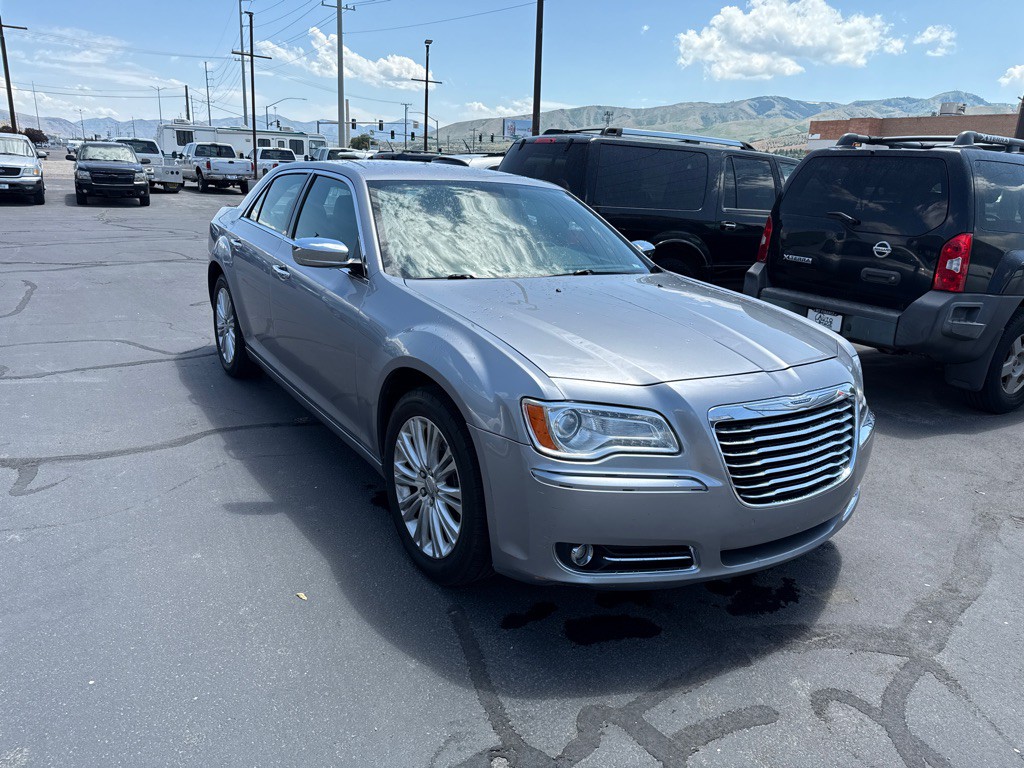 2014 Chrysler 300 Image 2