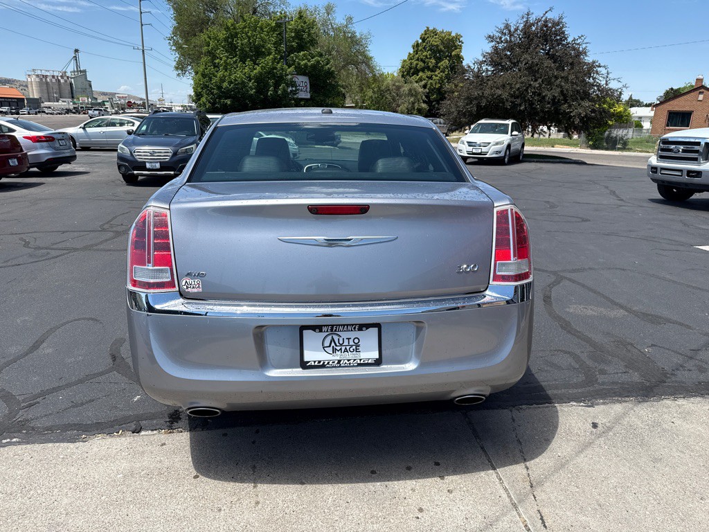 2014 Chrysler 300 Image 7