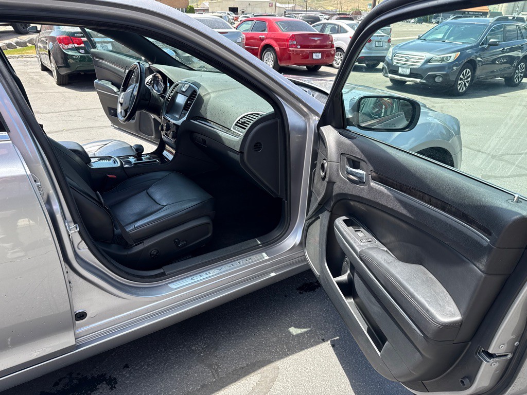2014 Chrysler 300 Image 12