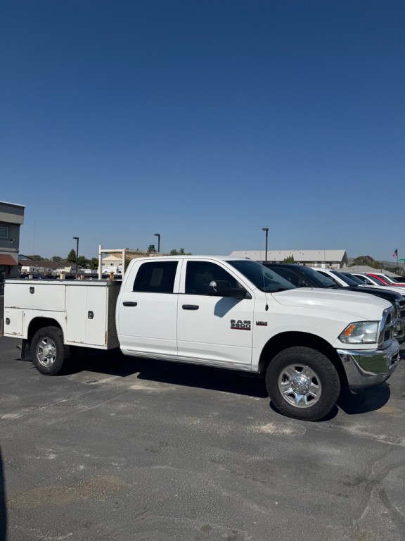 2016 RAM 3500 Image 2