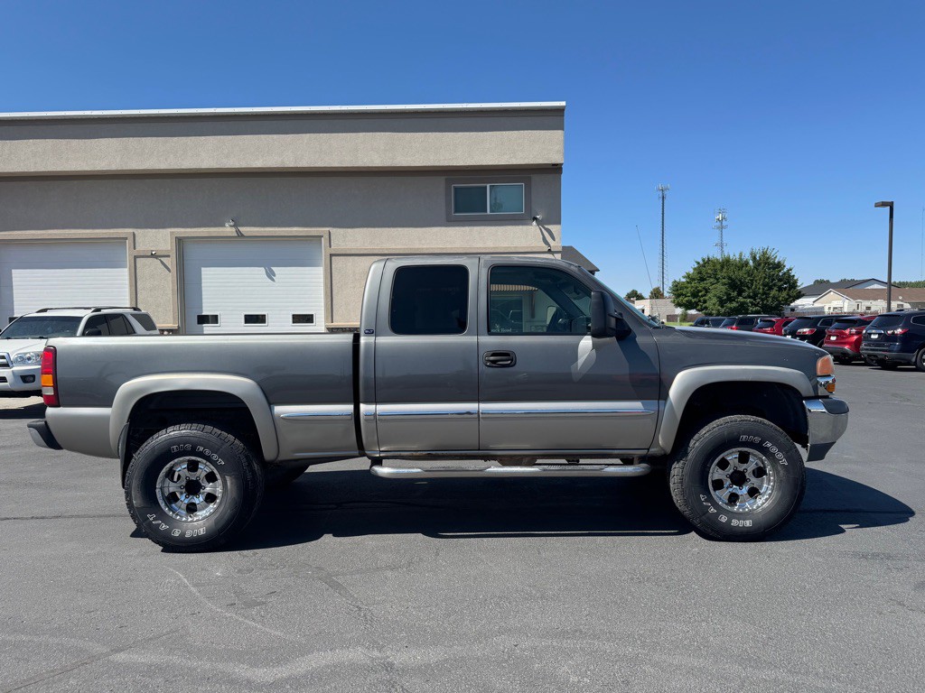 1999 GMC Sierra Image 2