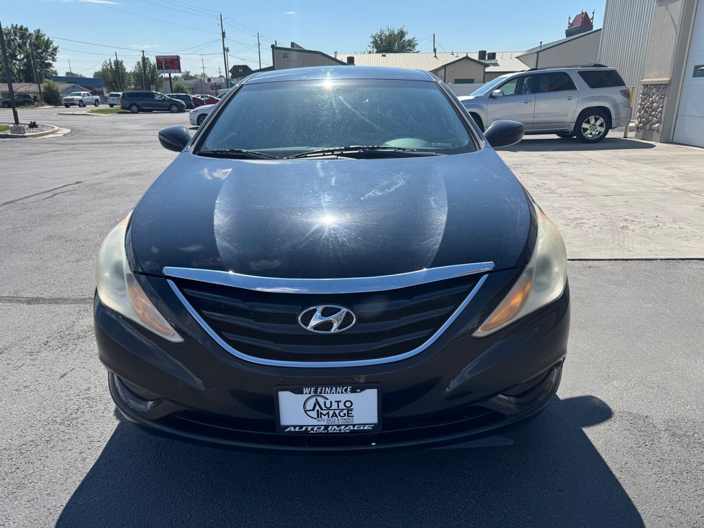 2011 Hyundai Sonata Image 2