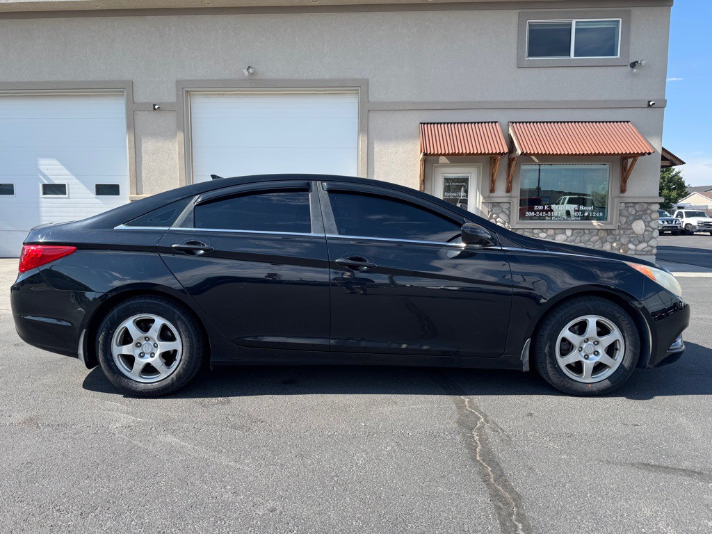2011 Hyundai Sonata Image 3
