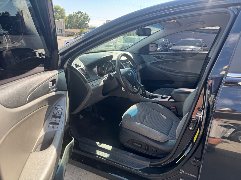 2011 Hyundai Sonata Image 10