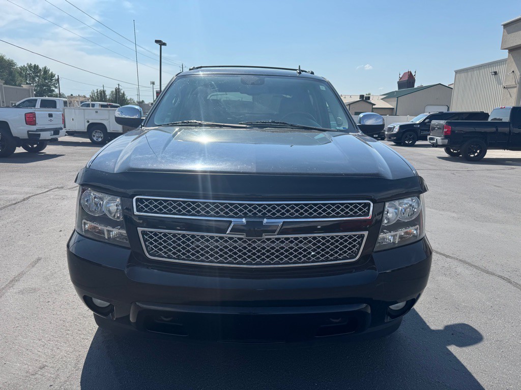 2010 Chevrolet Avalanche Image 2