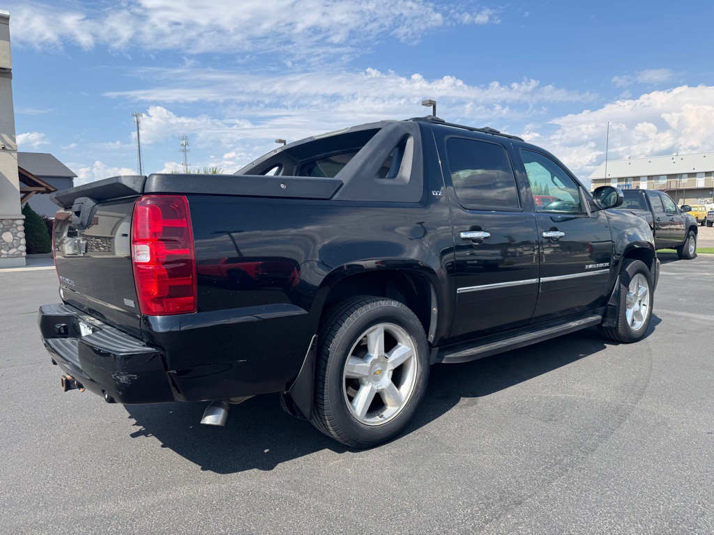 2010 Chevrolet Avalanche Image 4