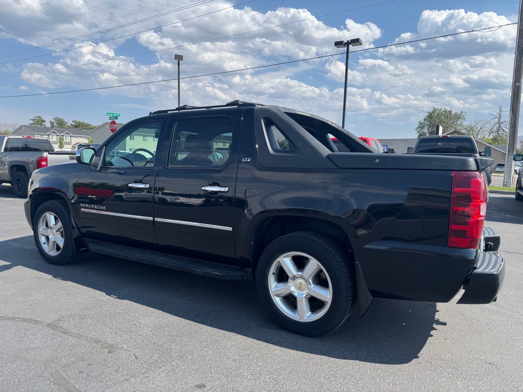 2010 Chevrolet Avalanche Image 6