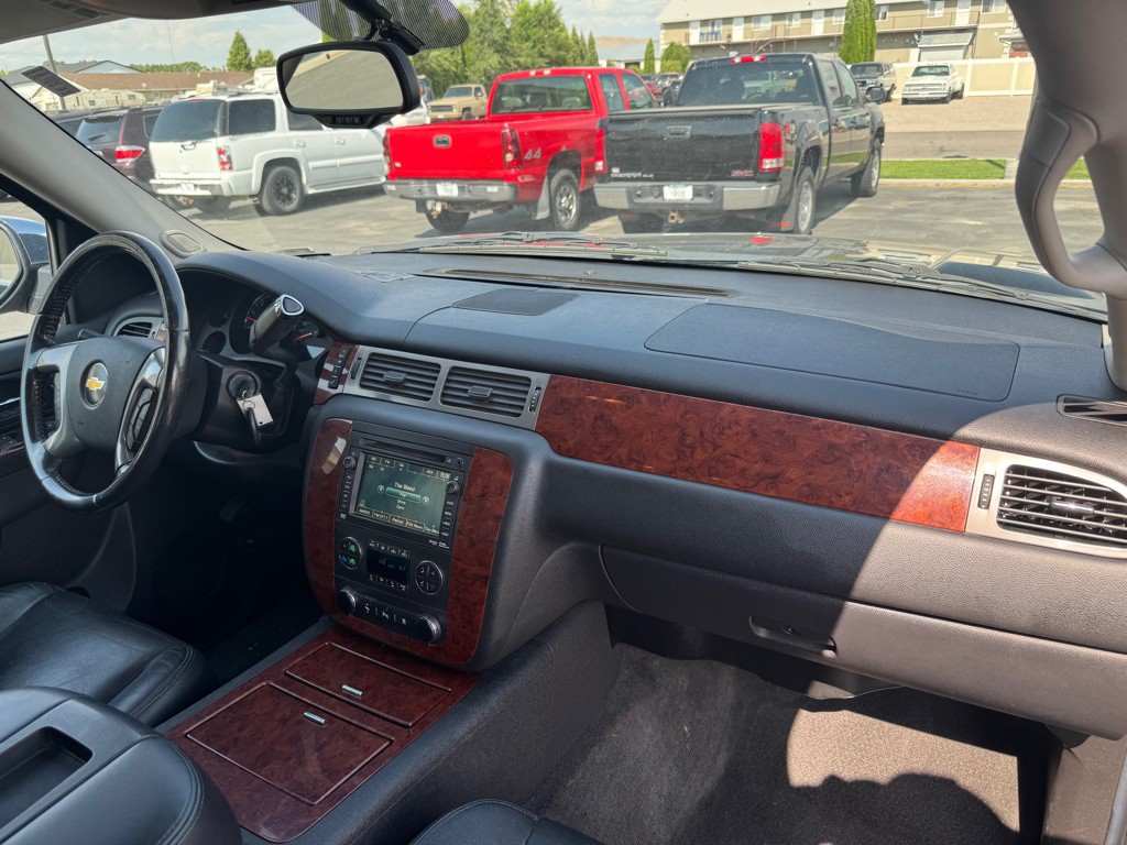 2010 Chevrolet Avalanche Image 13