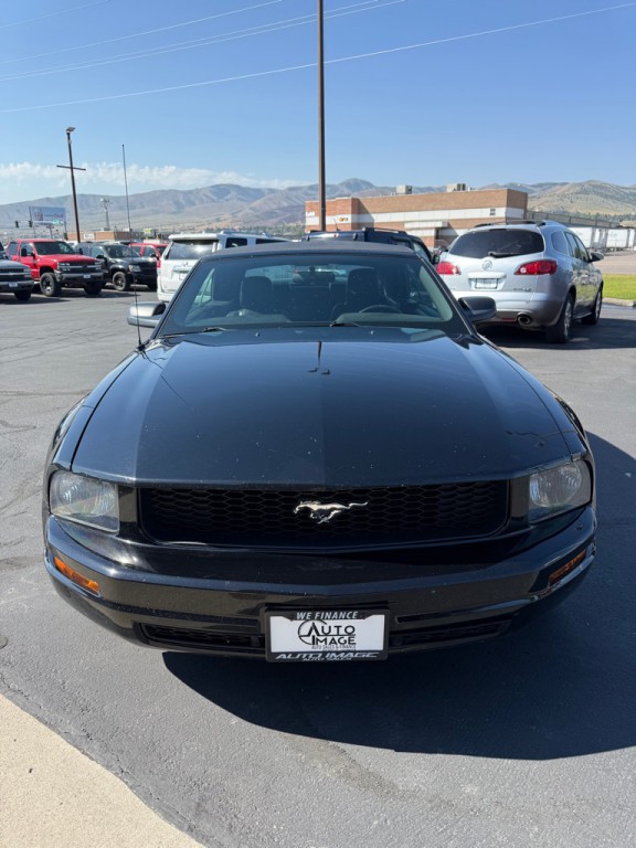 2005 Ford Mustang Image 2