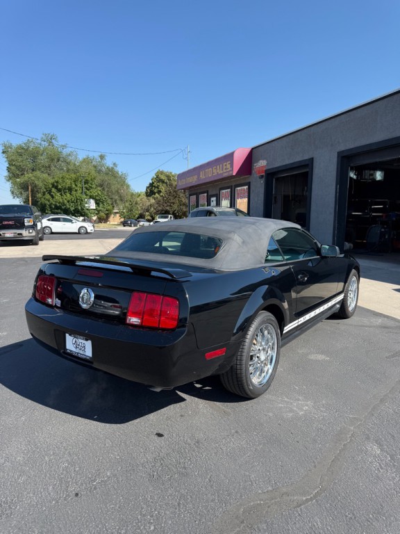 2005 Ford Mustang Image 4