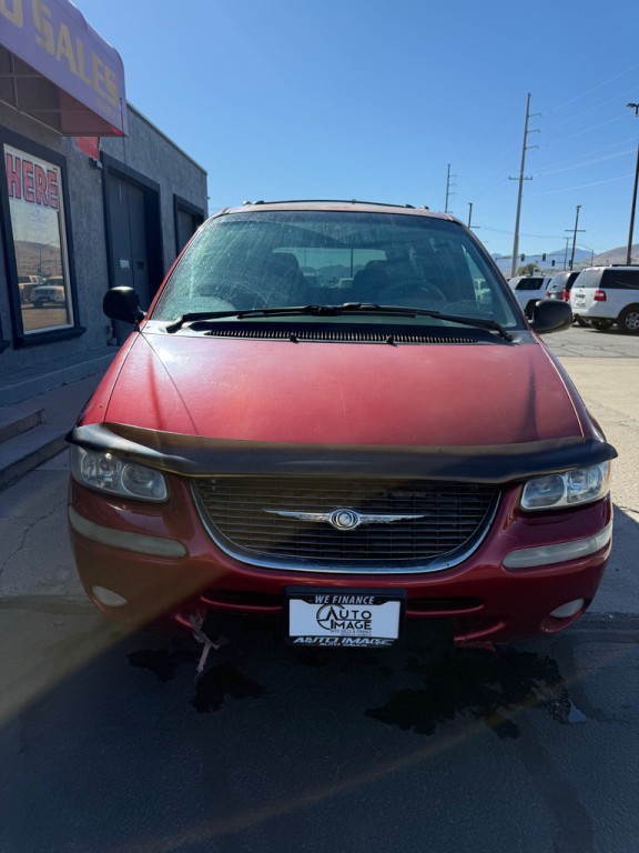 2000 Chrysler Town & Country Image 1