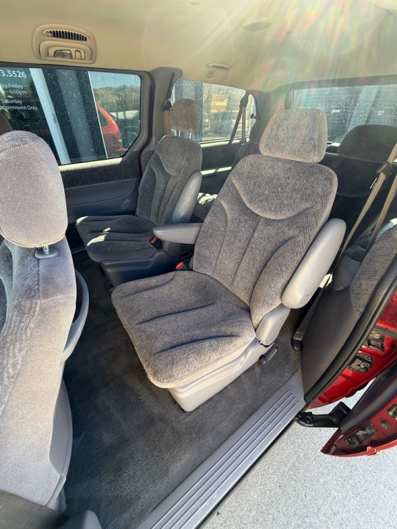 2000 Chrysler Town & Country Image 9