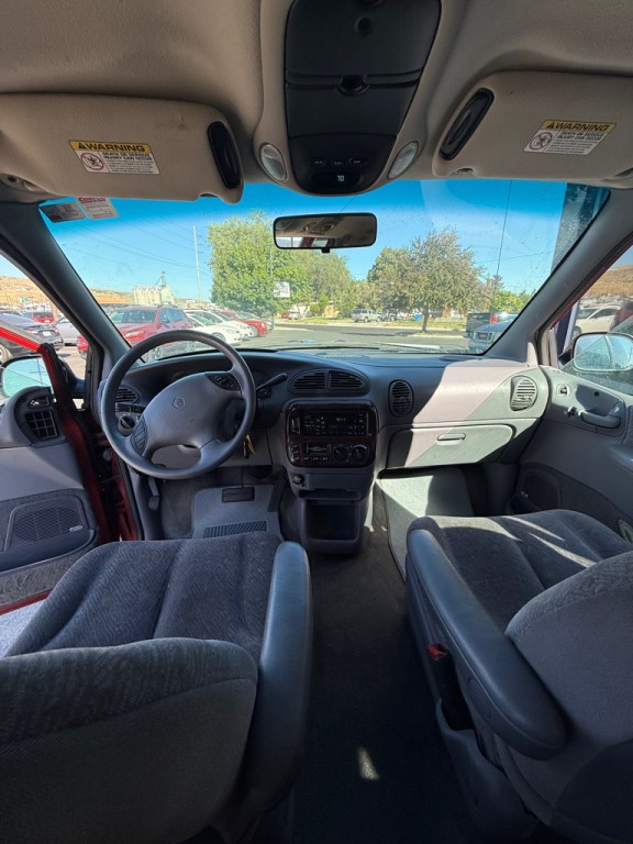 2000 Chrysler Town & Country Image 11