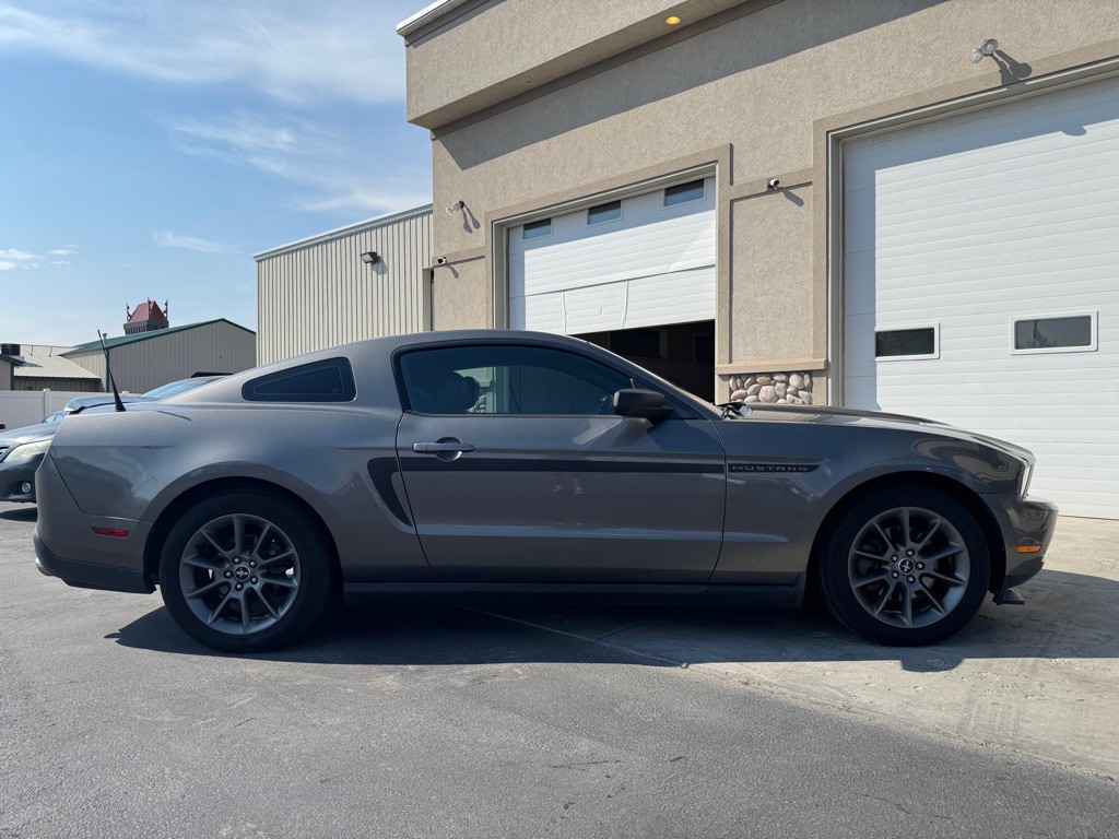 2011 Ford Mustang Image 3
