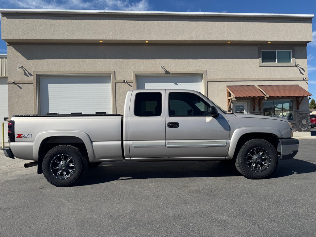 2005 Chevrolet Silverado 1500 Image 3