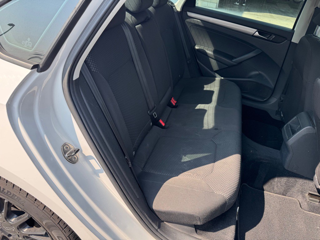 2014 Volkswagen Passat Image 11