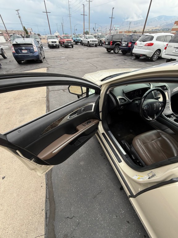 2016 Lincoln MKZ Image 12