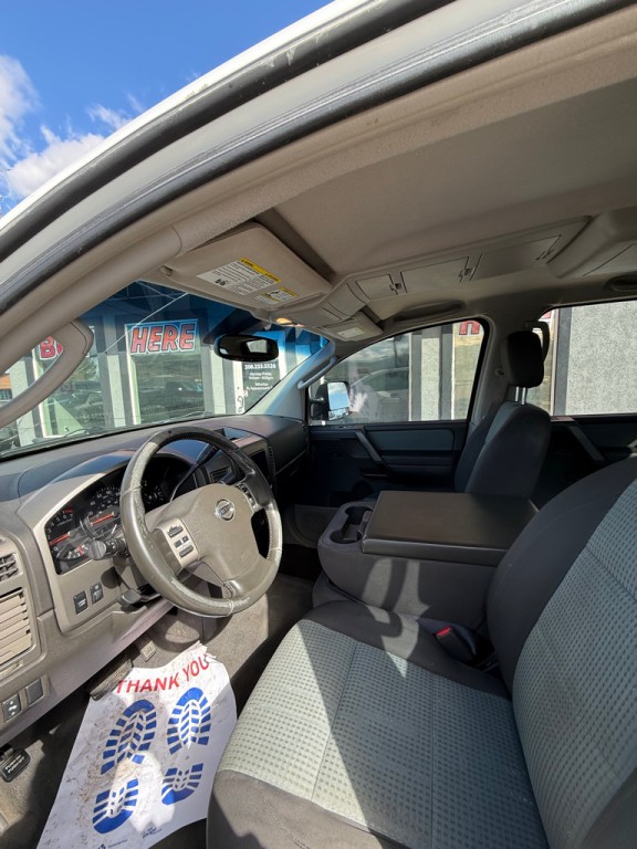 2004 Nissan Titan Image 8