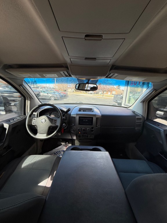 2004 Nissan Titan Image 9