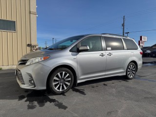 Image for 2018 Toyota Sienna XLE ID: 6867269