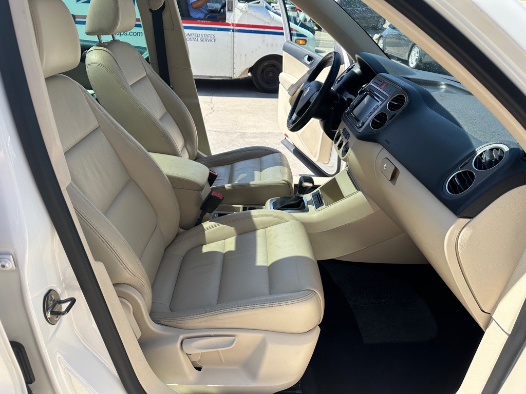 2010 Volkswagen Tiguan Image 11