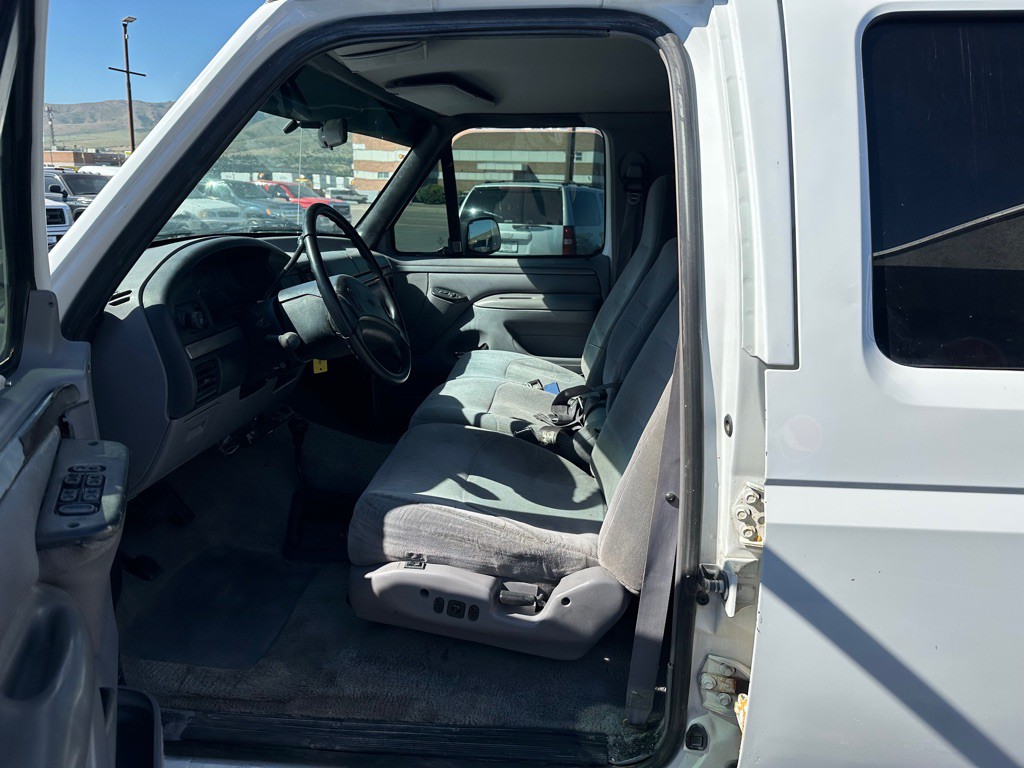 1995 Ford F-350 Image 8