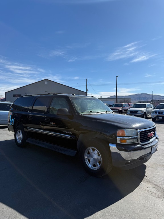 2005 GMC Yukon Image 2