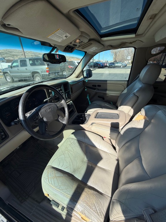 2005 GMC Yukon Image 10