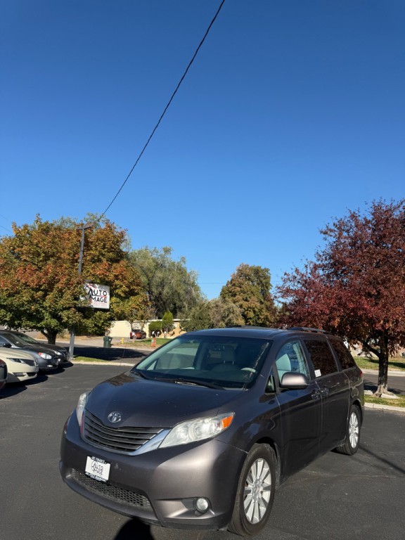 2014 Toyota Sienna Image 7