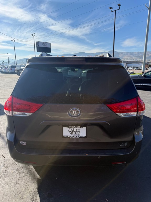2014 Toyota Sienna Image 8