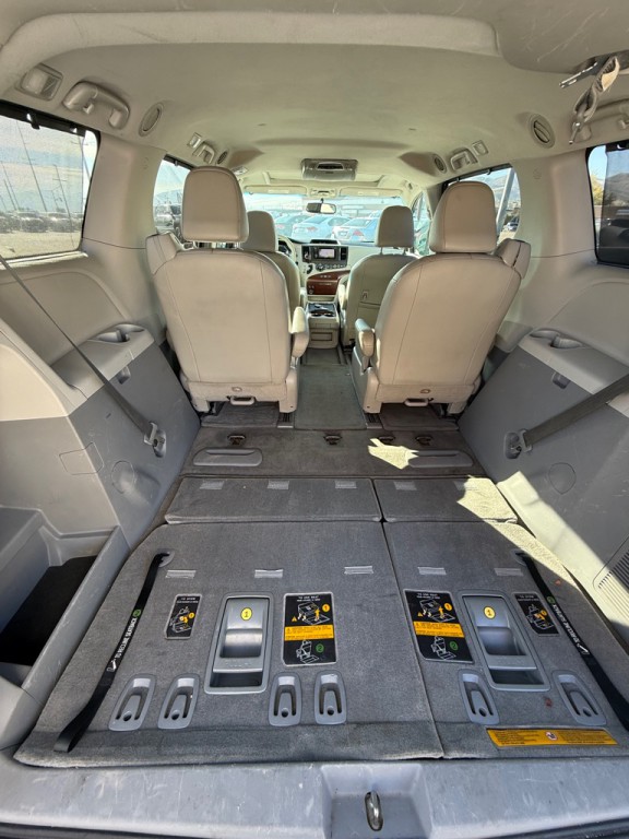 2014 Toyota Sienna Image 10