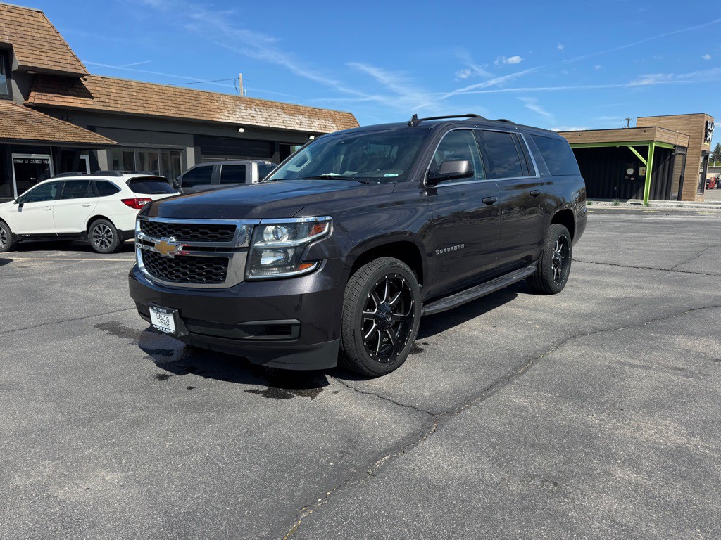 2016 Chevrolet Suburban Image 2