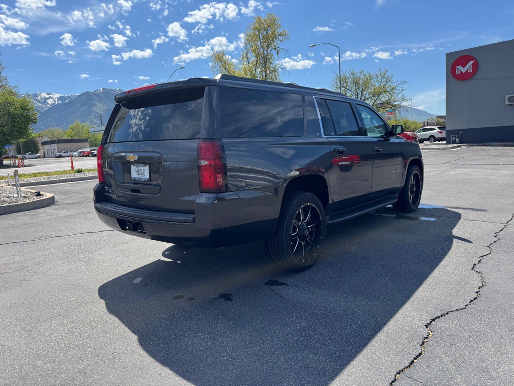 2016 Chevrolet Suburban Image 5