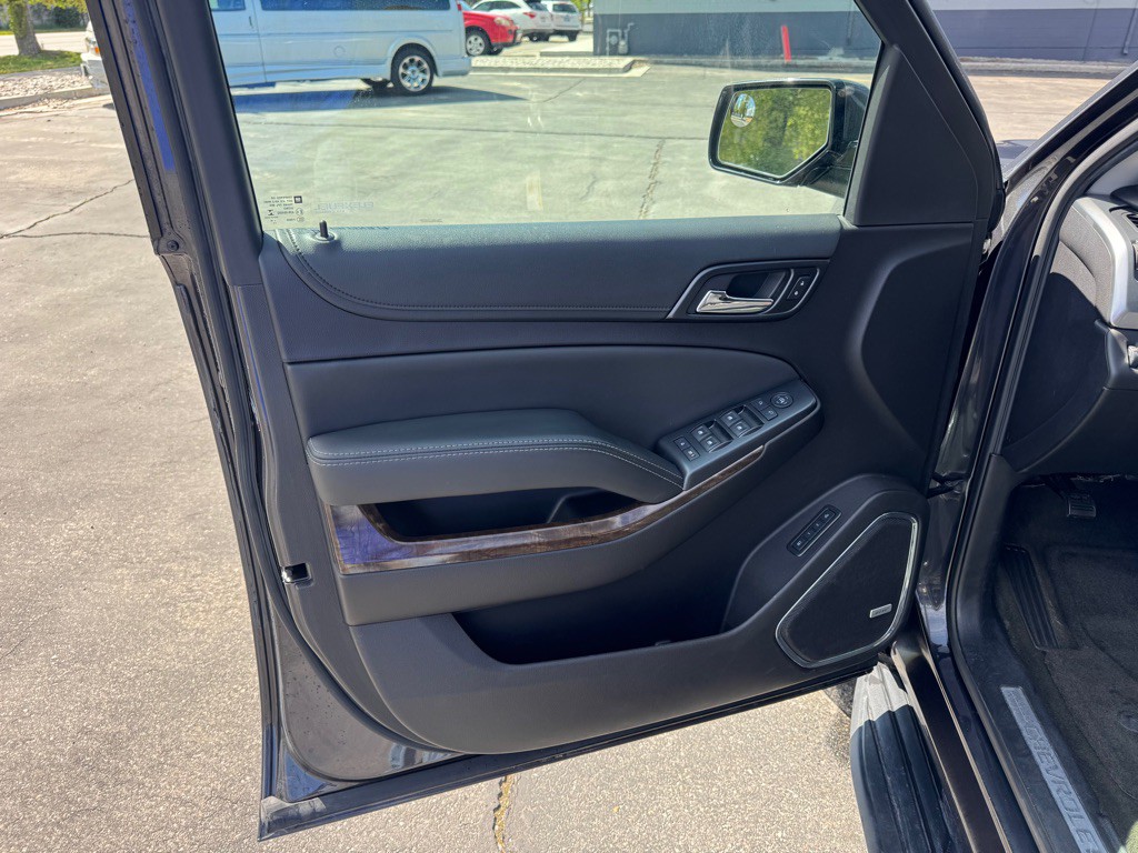 2016 Chevrolet Suburban Image 7