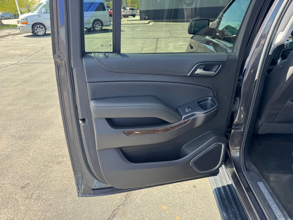 2016 Chevrolet Suburban Image 12