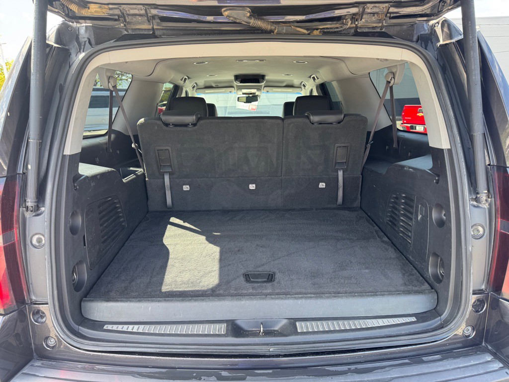 2016 Chevrolet Suburban Image 16