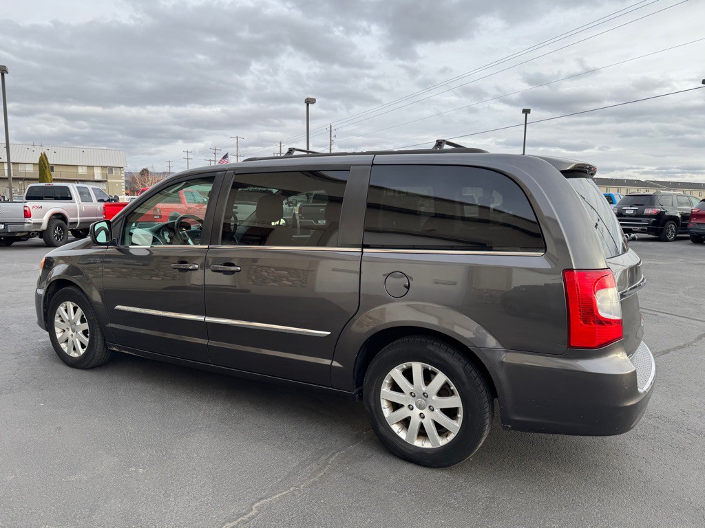 2015 Chrysler Town & Country Image 6