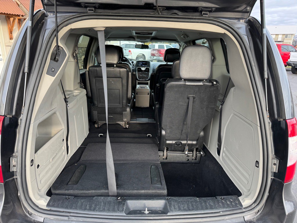 2015 Chrysler Town & Country Image 12