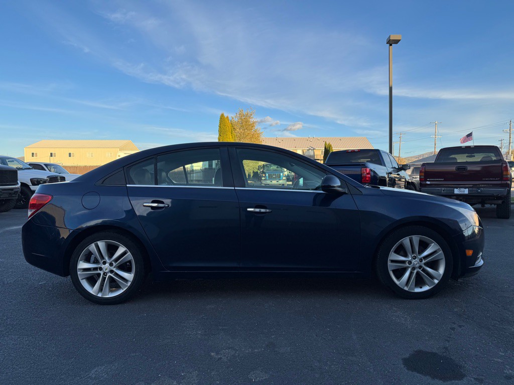 2011 Chevrolet Cruze Image 2