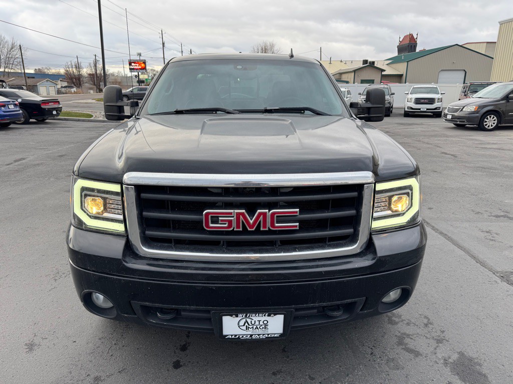 2007 GMC Sierra Image 2