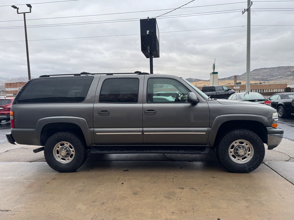 2001 Chevrolet Suburban Image 1