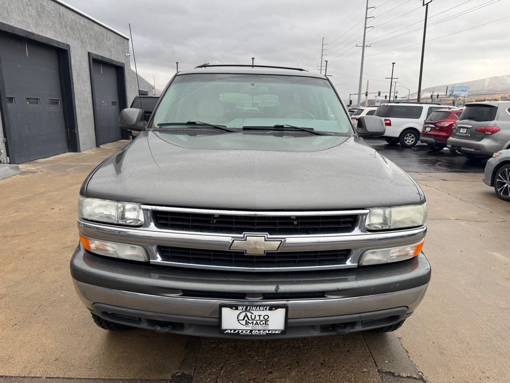 2001 Chevrolet Suburban Image 3
