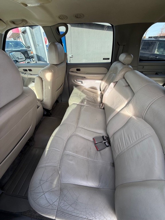 2001 Chevrolet Suburban Image 8