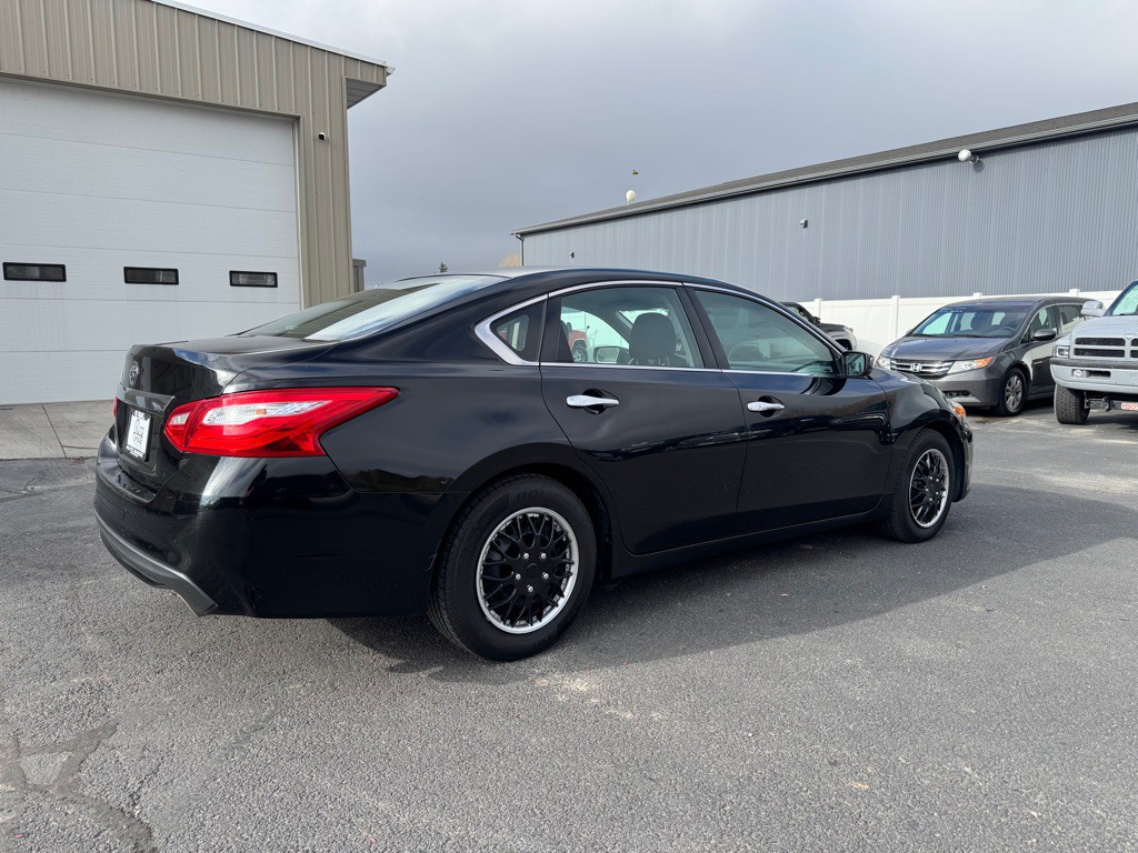 2017 Nissan Altima Image 4